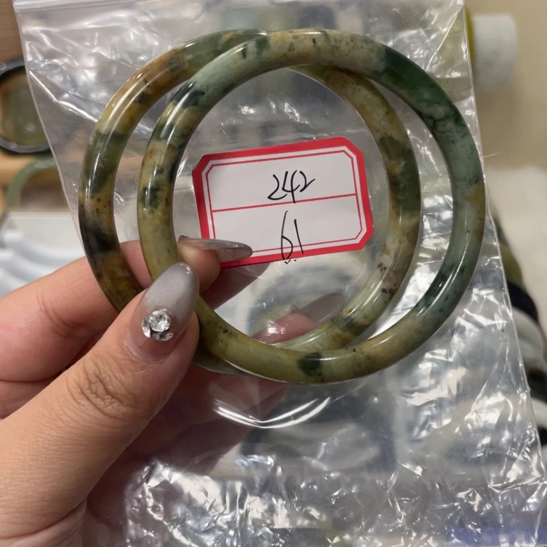 蛇纹石玉手镯未镶嵌