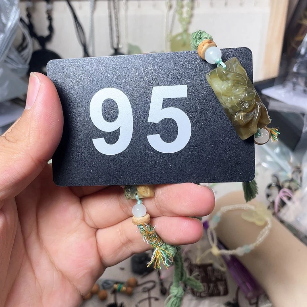 蛇纹石玉颈饰合金?****绵