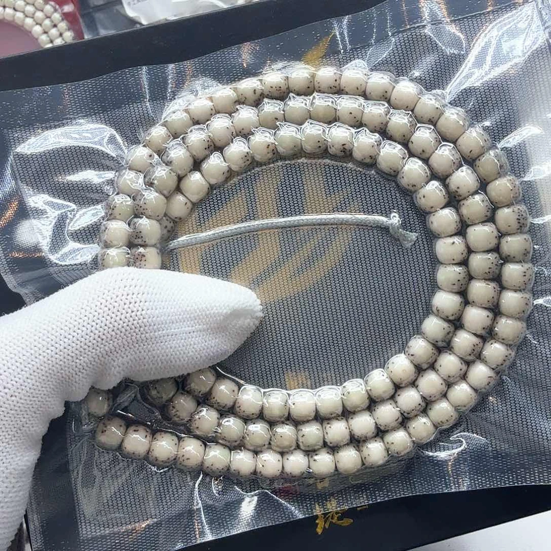 星月菩提吊坠8糯冰石玉河豚7左右 108