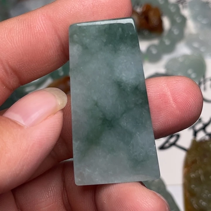 翡翠未镶嵌颈饰无事牌