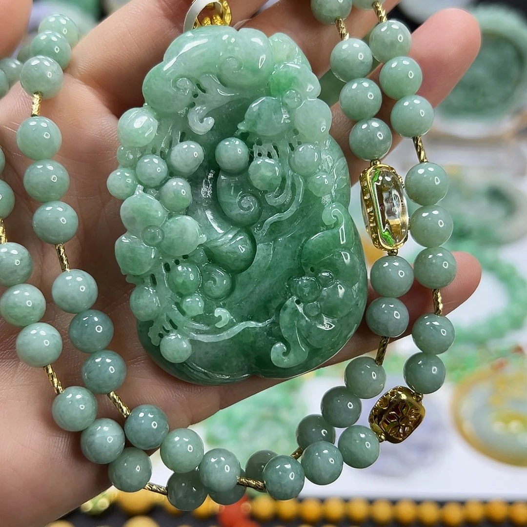 翡翠未镶嵌颈饰吊坠