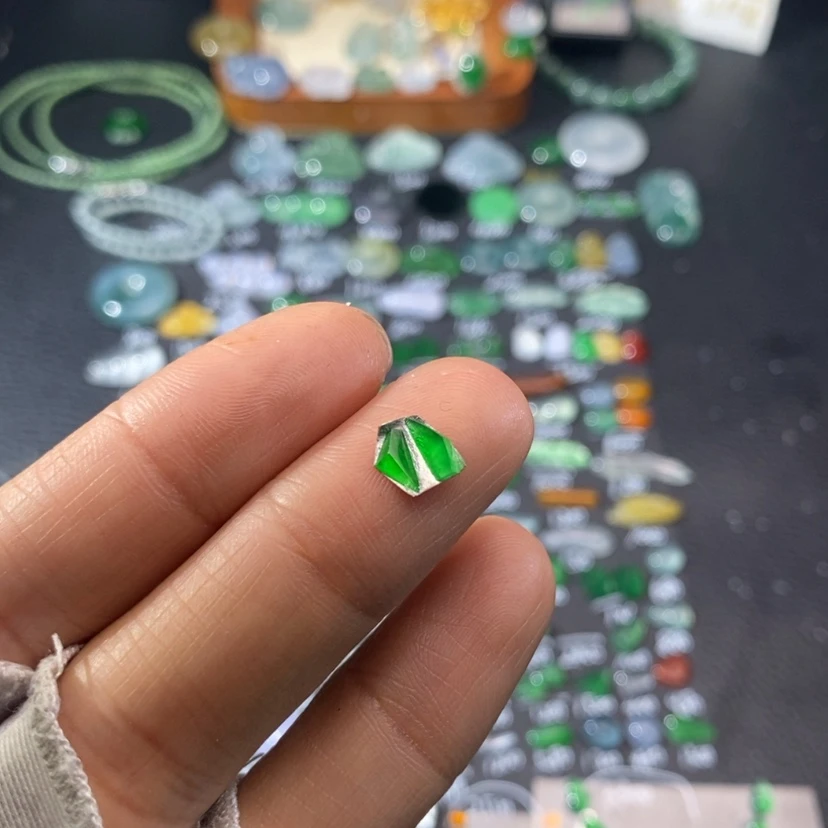 【闪购商品】翡翠挂件未镶嵌切割