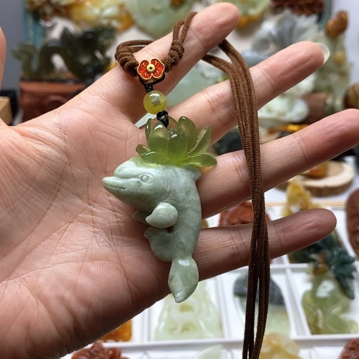 未镶嵌蛇纹石玉颈饰