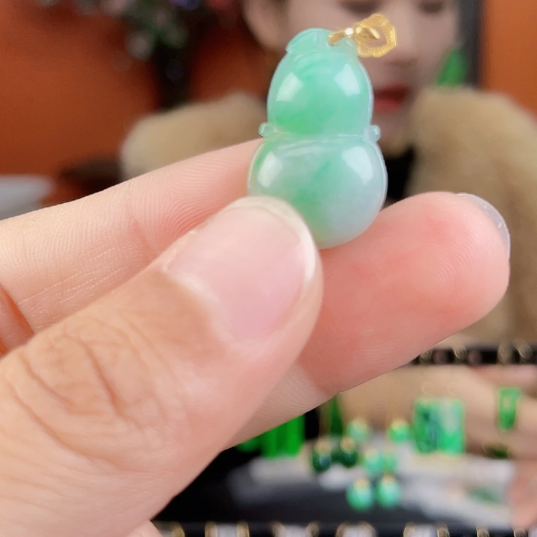 翡翠18K金镶嵌耳饰