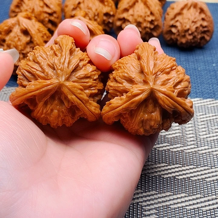 中***厂吊坠文玩核桃三棱