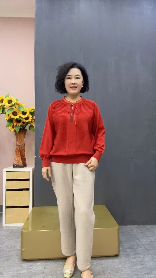 洋气减龄显瘦花边领针织衫