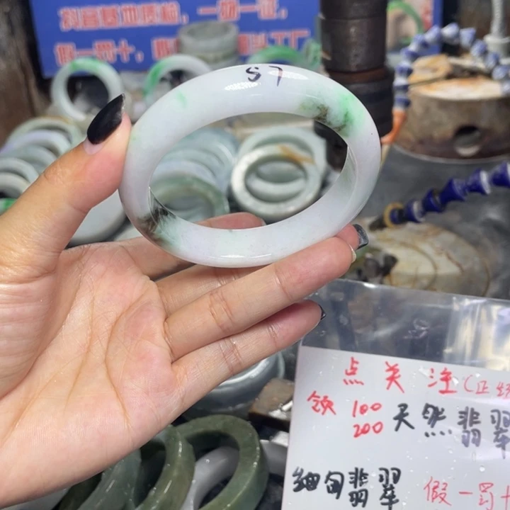 翡翠手镯未镶嵌多样性