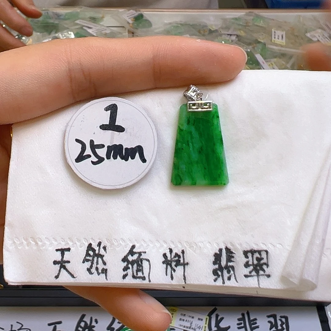 翡翠颈饰18K金镶嵌翡翠