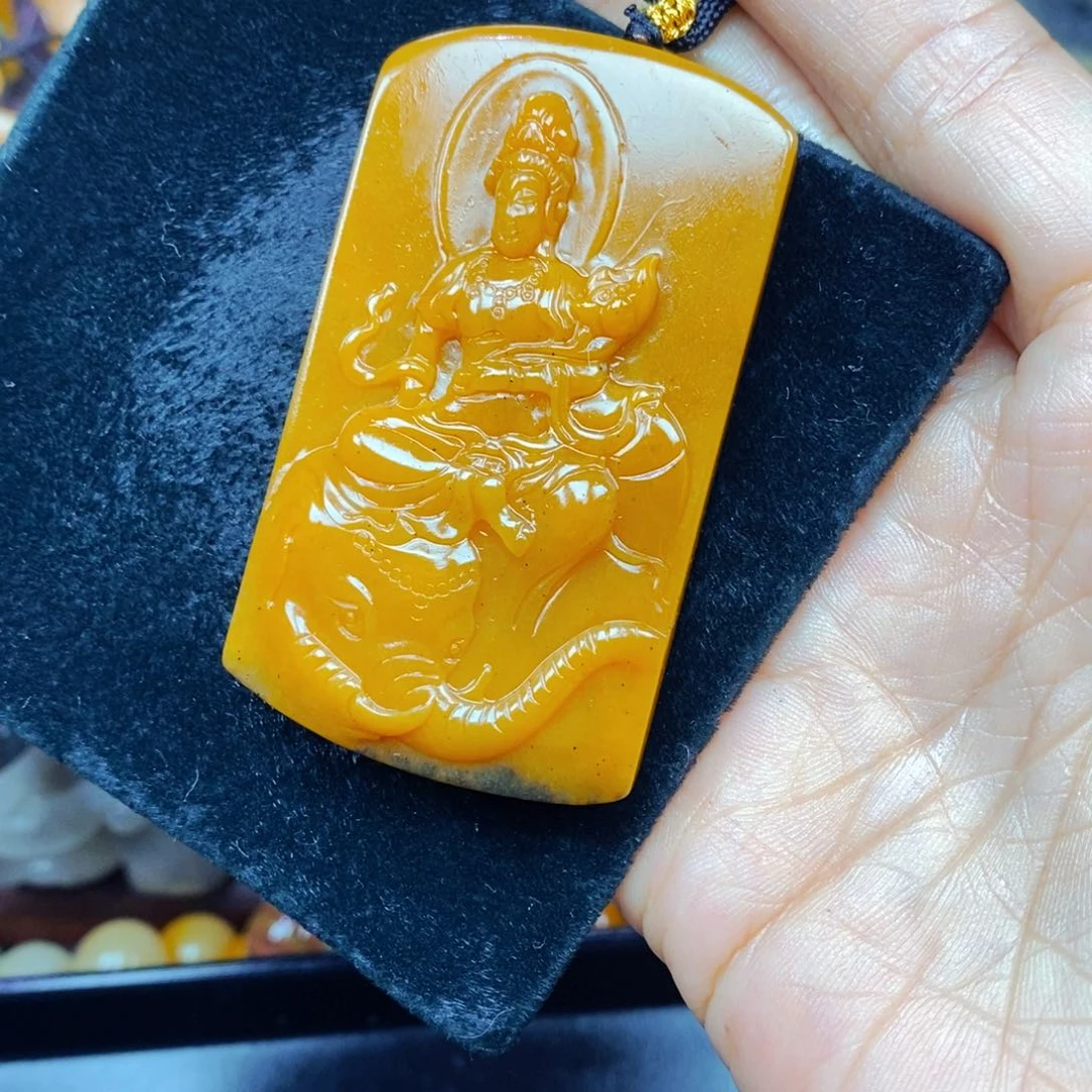 未镶嵌石英质玉（黄龙玉）颈饰