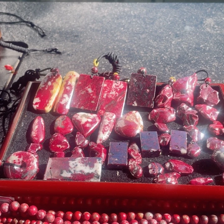 天然辰砂原石首饰