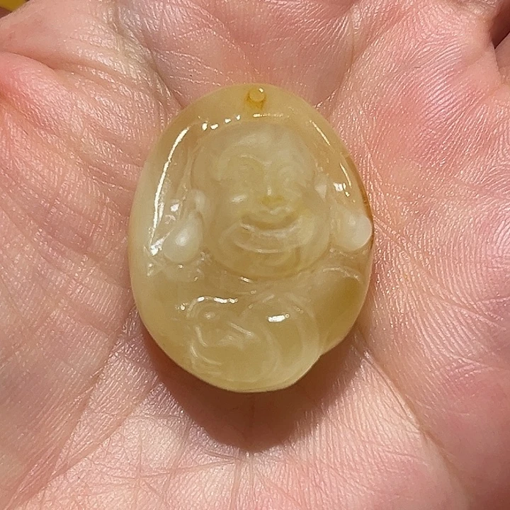 琥珀未镶嵌颈饰弥勒