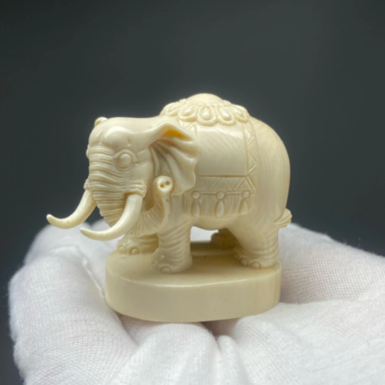 猛犸牙纯手工雕刻大象小摆件 保真天然满纹冰料