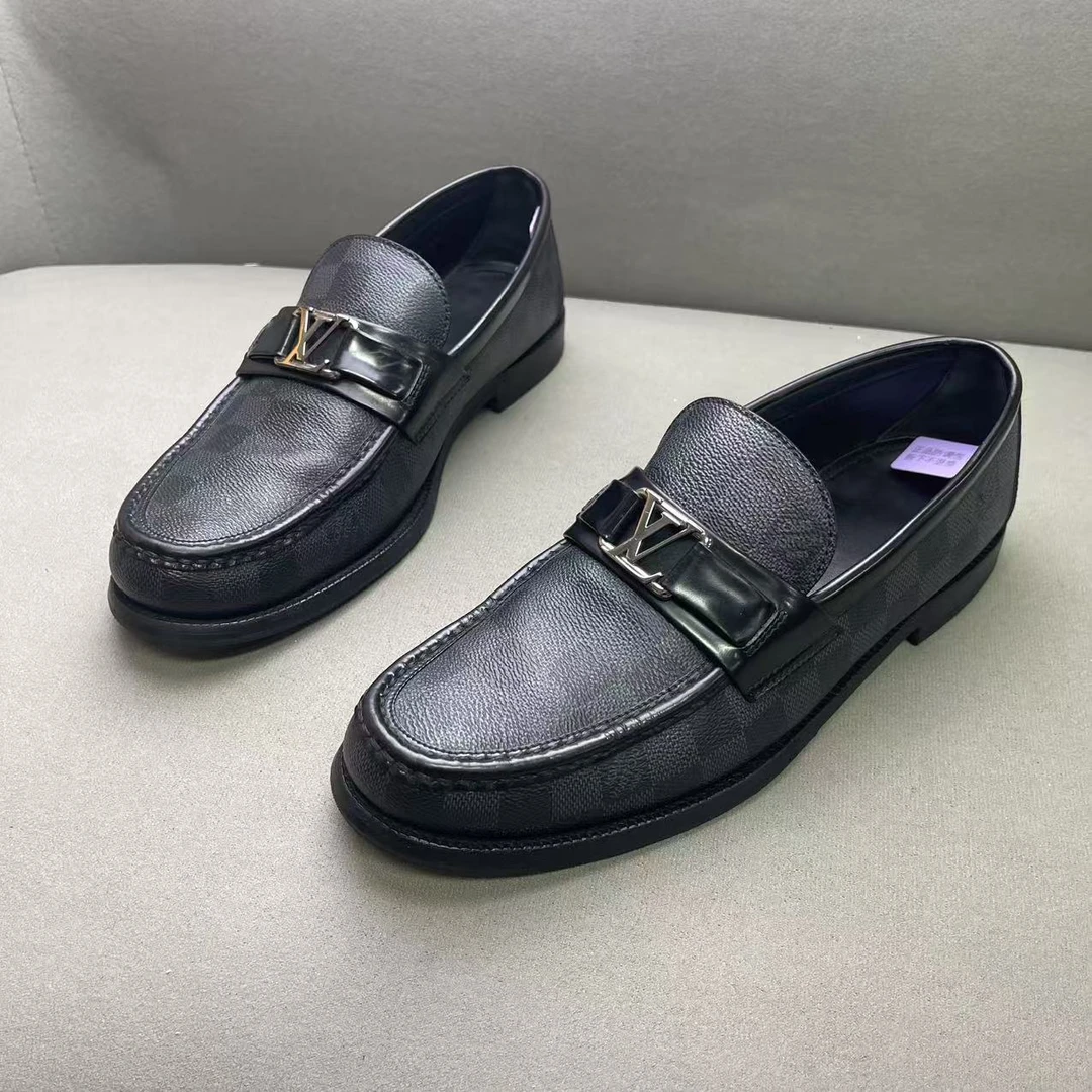 95新 LouisVuitton/路易威登 黑色时尚亮面棋盘格银标皮鞋 40.5码