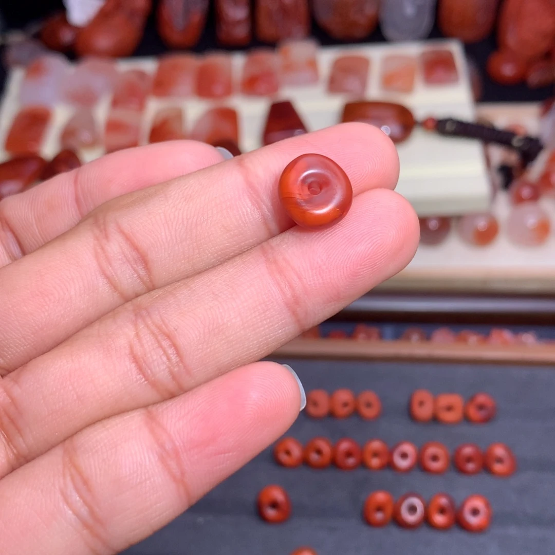 炒***粉南红玛瑙未镶嵌珠宝半成品藏扣