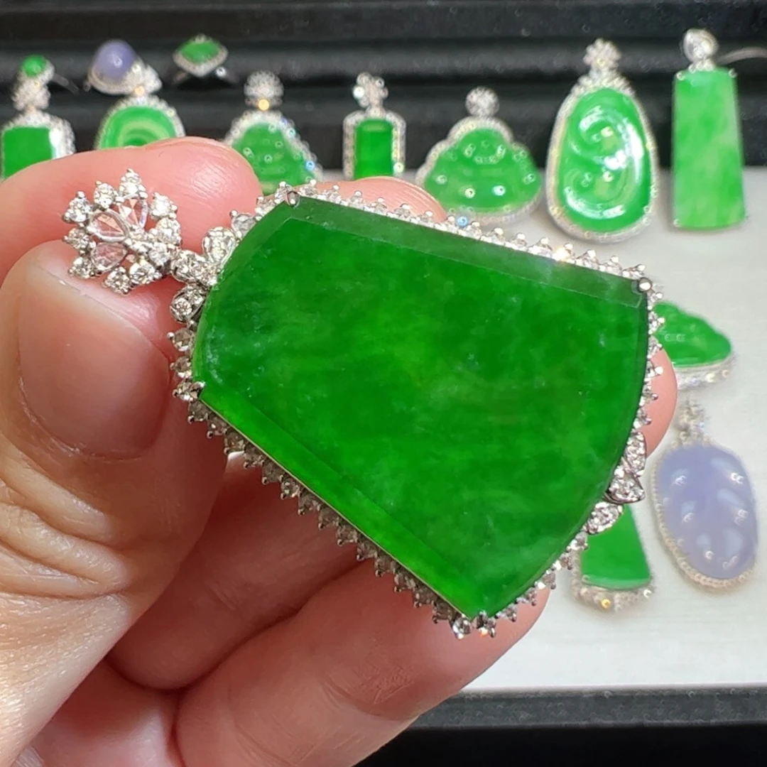 翡翠吊坠(不含链)18K金镶嵌