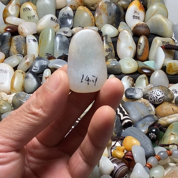 和田玉未镶嵌颈饰吊坠