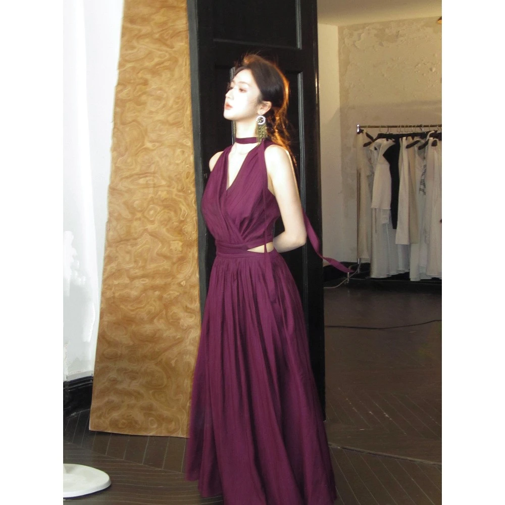 M255 高级感露腰连衣裙新款设计感气质v领修身长裙