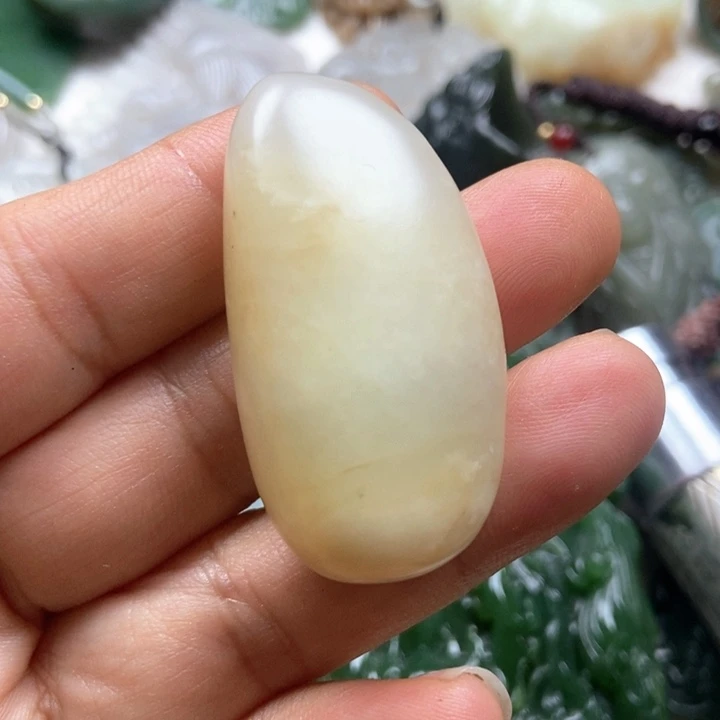 颈饰未镶嵌和田玉（子料）