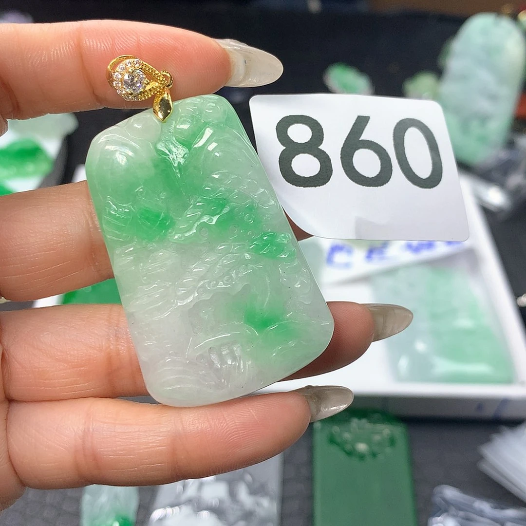 翡翠吊坠(赠链)未镶嵌