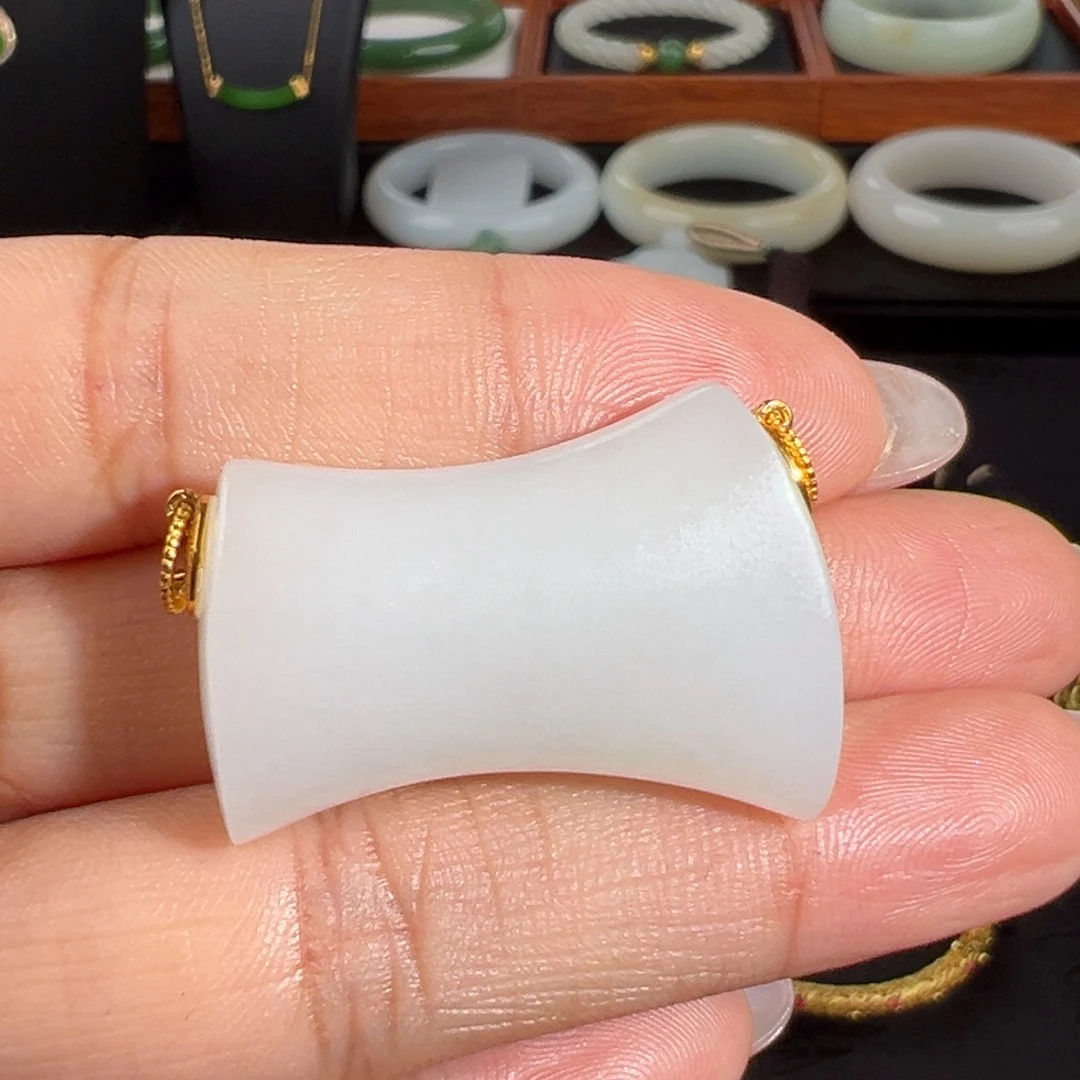 和田玉18K金镶嵌颈饰油膏白玉高枕无忧