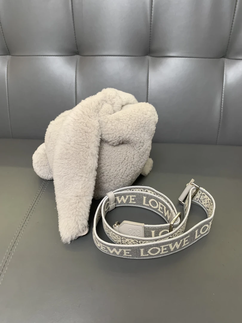 99新 LOEWE/罗意威 罗意威新款毛绒兔兔包