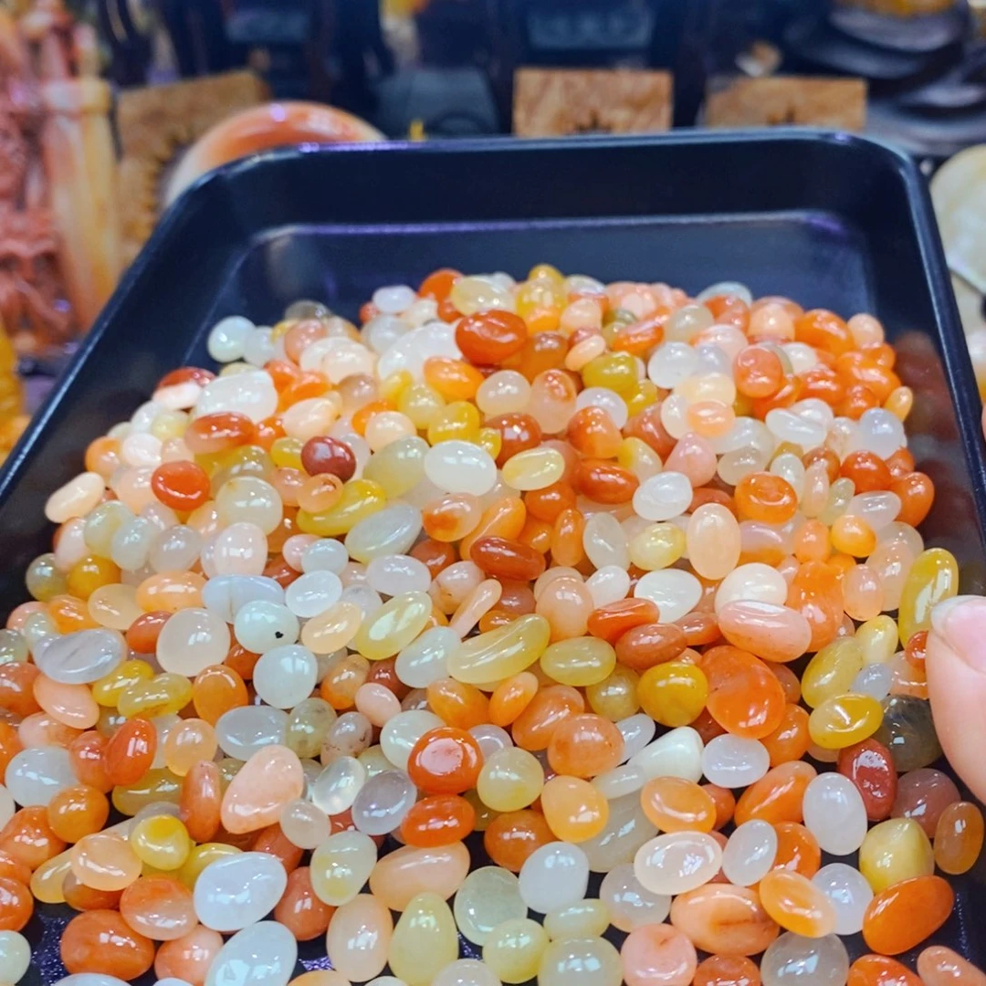 未镶嵌石英质玉（黄龙玉）颈饰