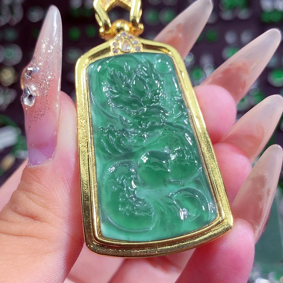 翡翠未镶嵌颈饰挂件