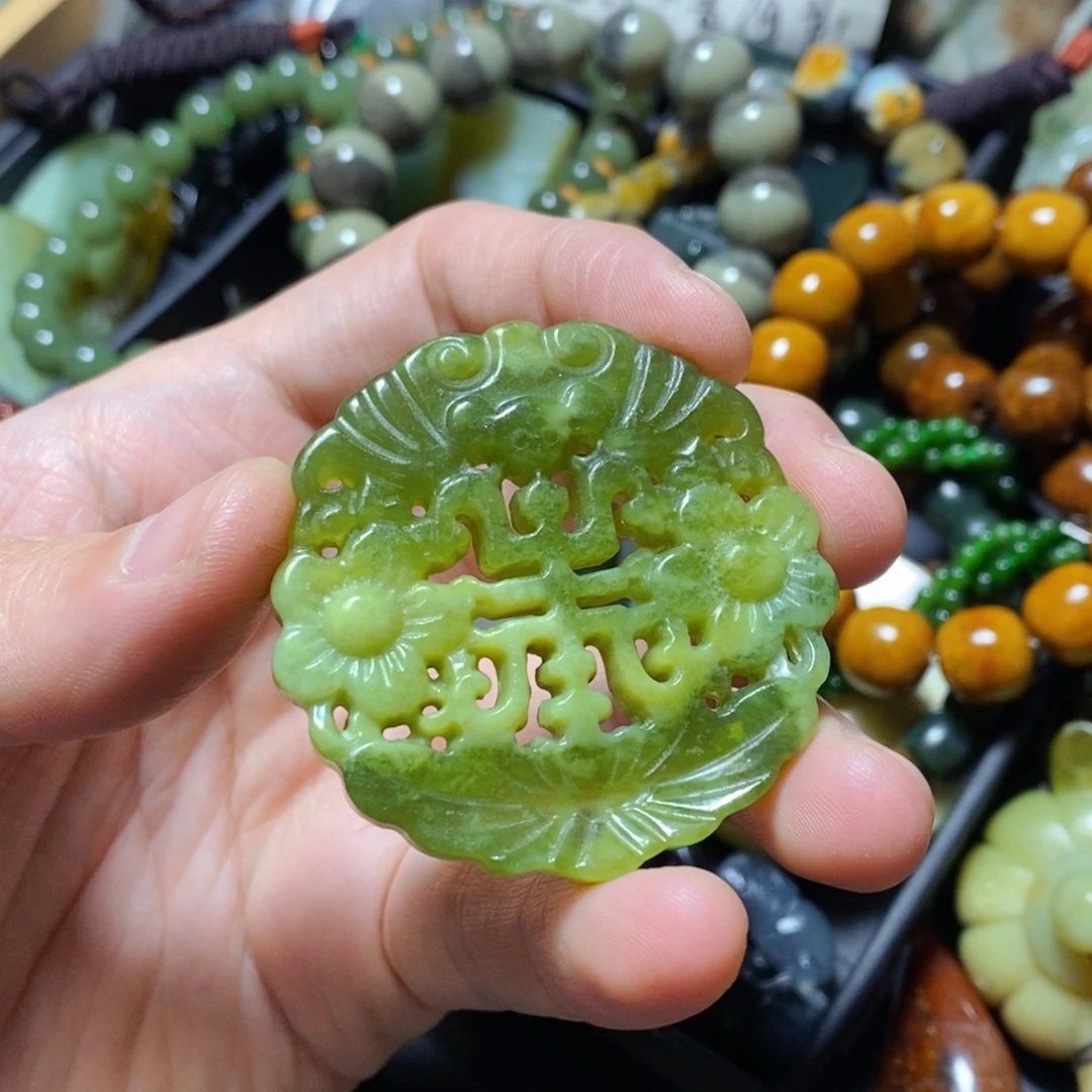 蛇纹石玉未镶嵌颈饰