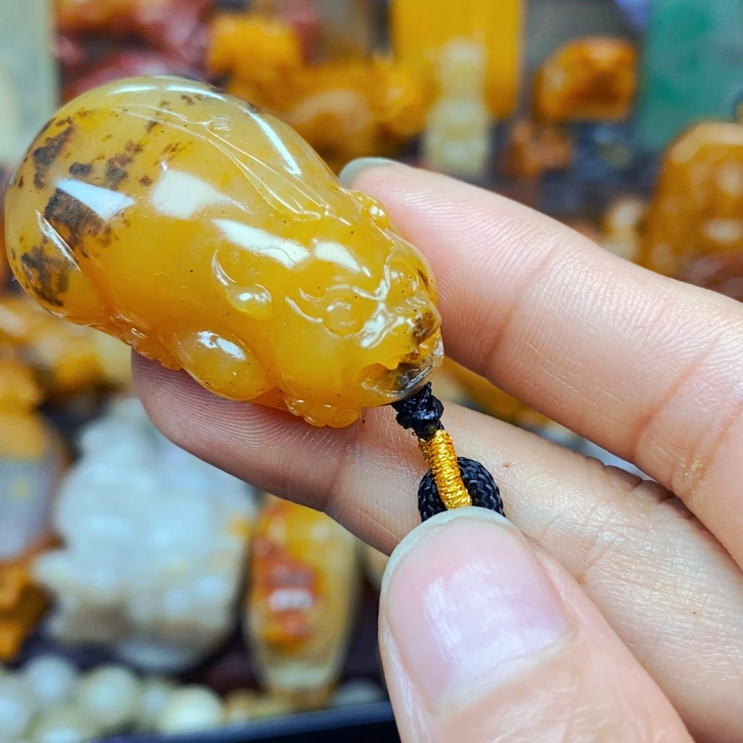 石英质玉（黄龙玉）未镶嵌颈饰