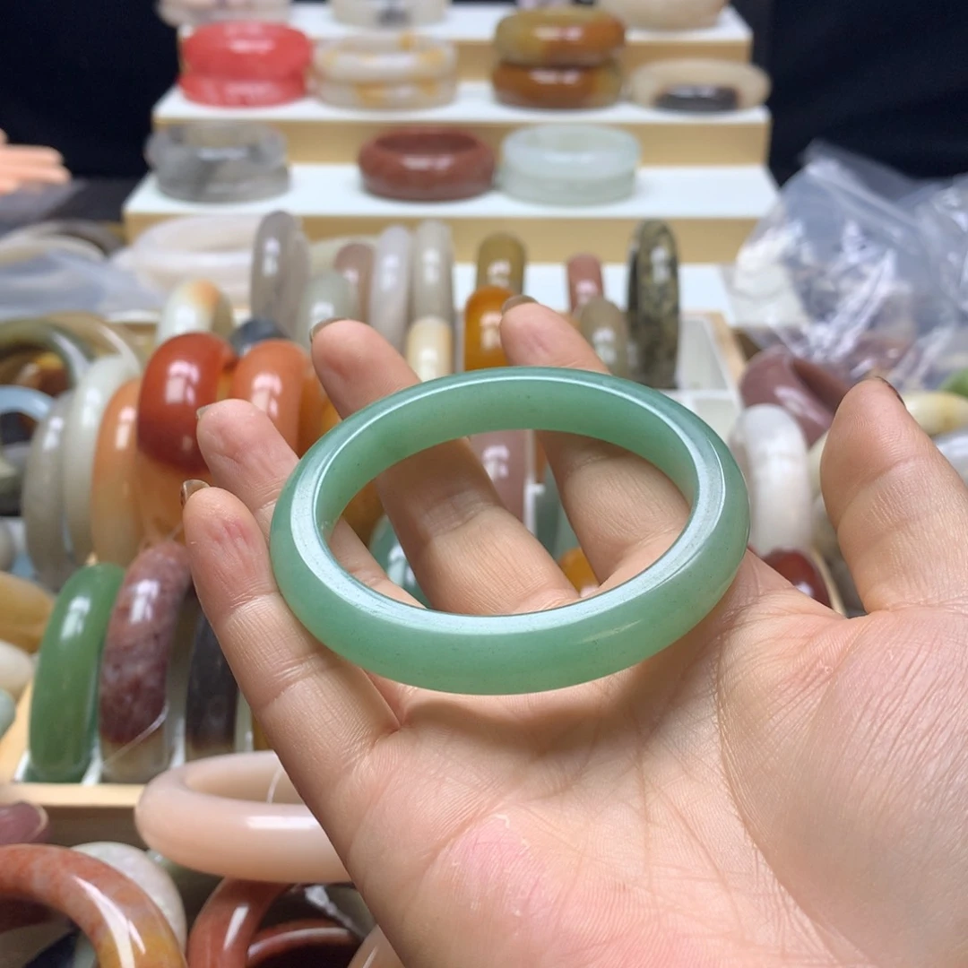 石英质玉手镯未镶嵌影*