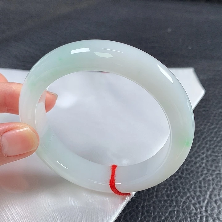 翡翠未镶嵌手镯