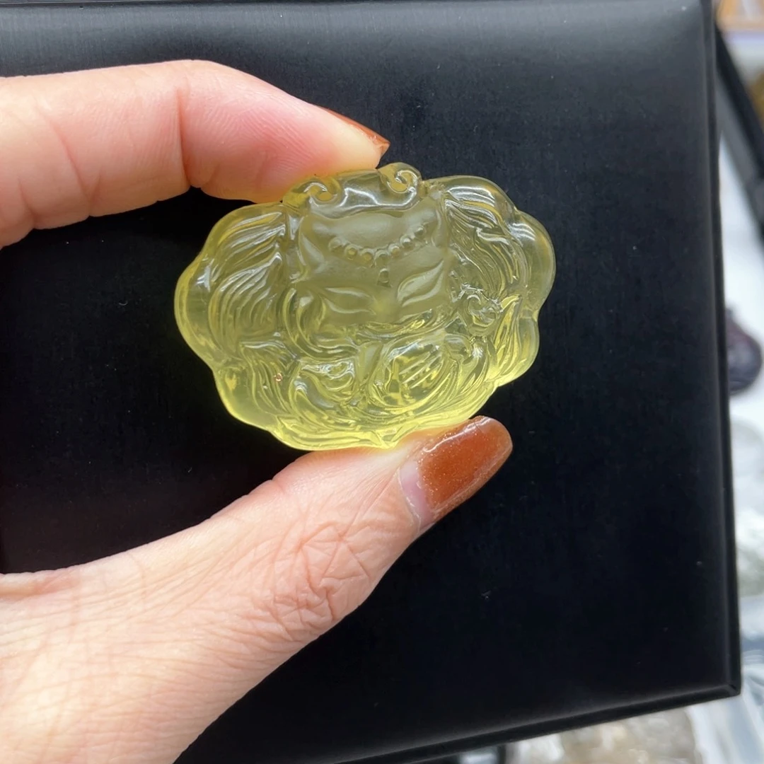 水晶吊坠(不含链)未镶嵌?