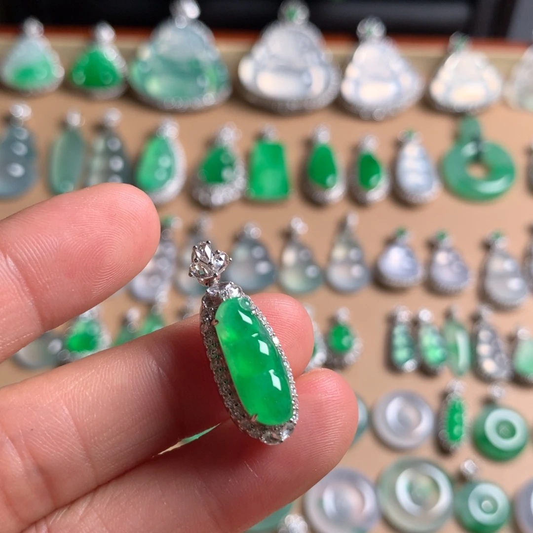 翡翠18K金镶嵌吊坠(不含链)阳绿小福豆