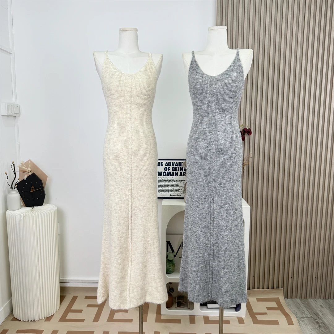 盘盘清冷酒杯秋季新款长羊驼毛针织吊带连衣裙女修身包臀长裙