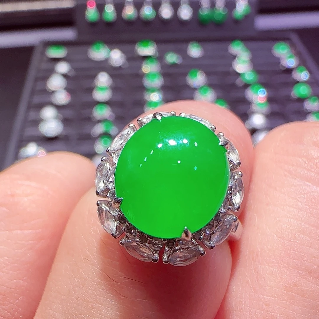 翡翠18K金镶嵌戒指