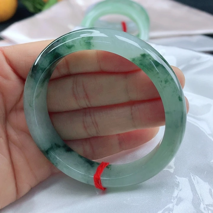 翡翠手镯未镶嵌57+飘花翡翠手镯