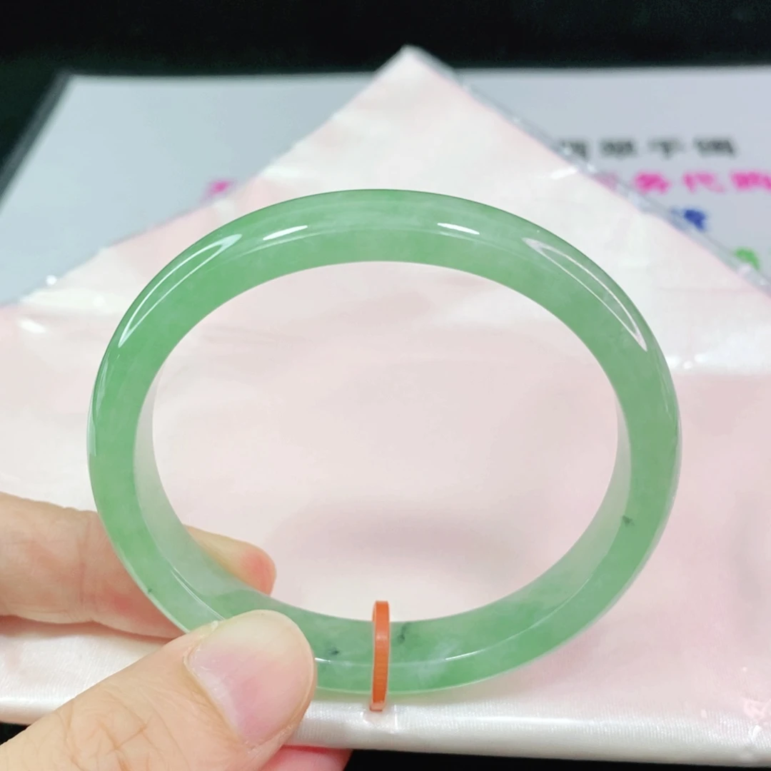 翡翠手镯未镶嵌周*?56.5圈口贵妃