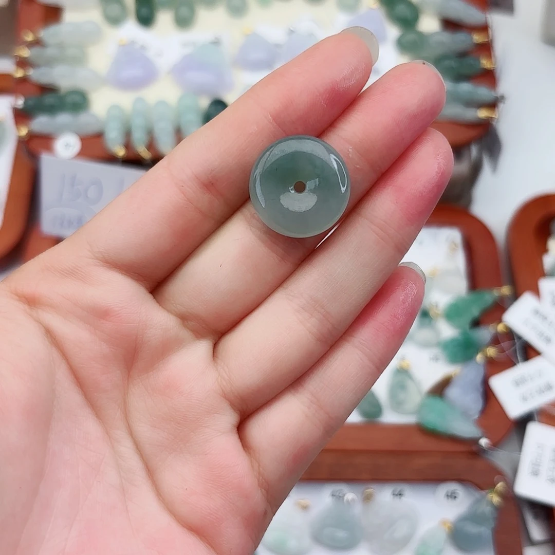 翡翠未镶嵌颈饰广***头平安扣