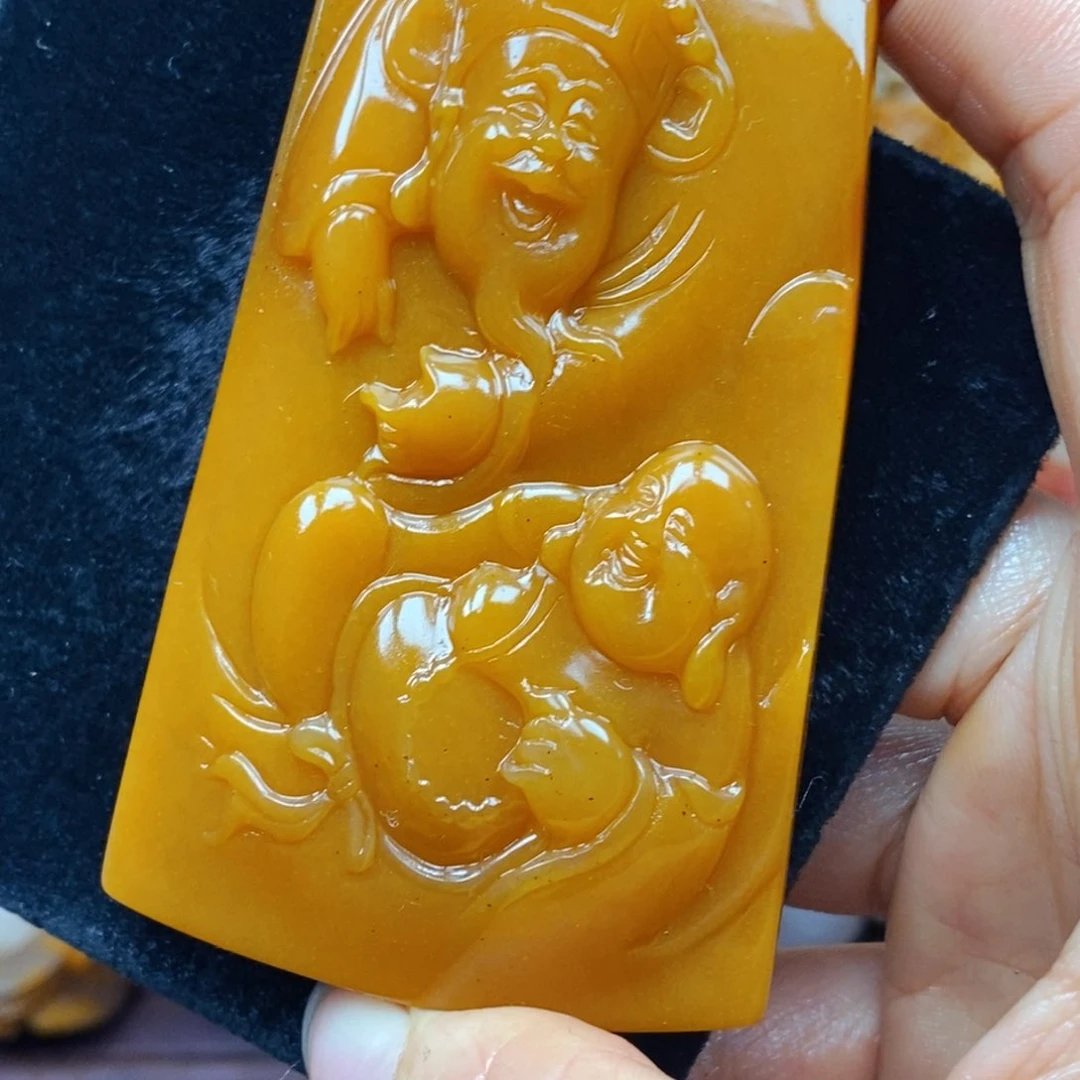 未镶嵌石英质玉（黄龙玉）颈饰
