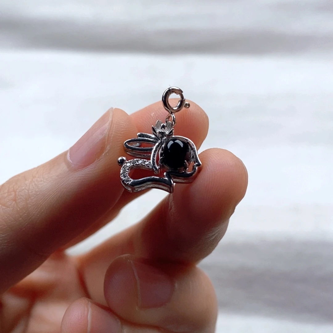 颈饰未镶嵌翡翠兔子