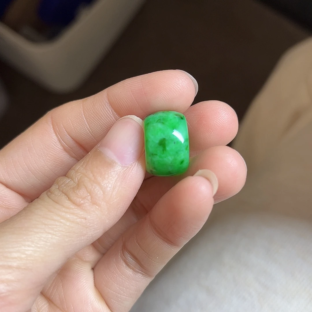 翡翠未镶嵌颈饰有纹裂
