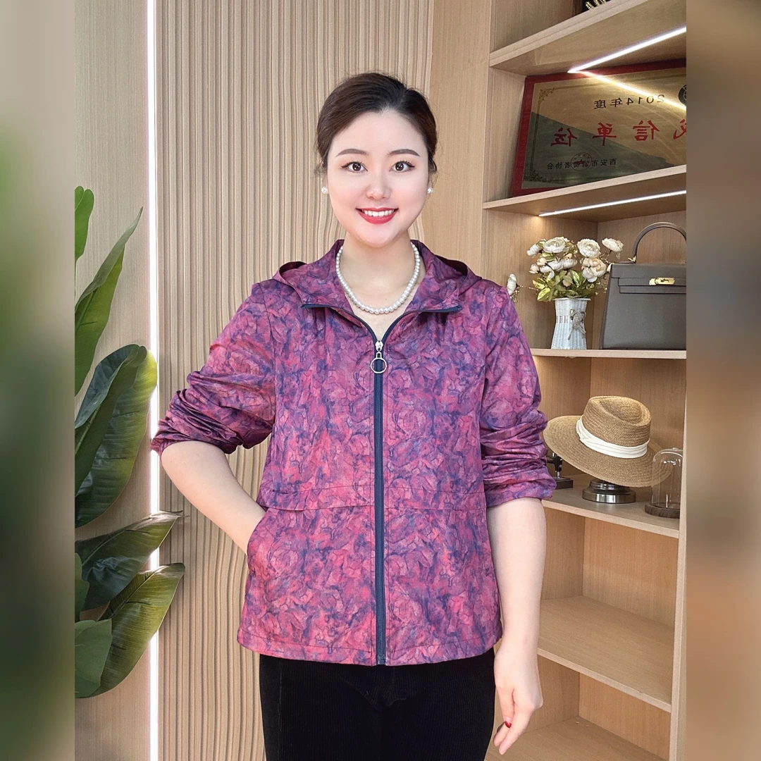 中年妈妈装新款夏季薄防晒服运动休闲宽松迷彩户外女士连帽外套