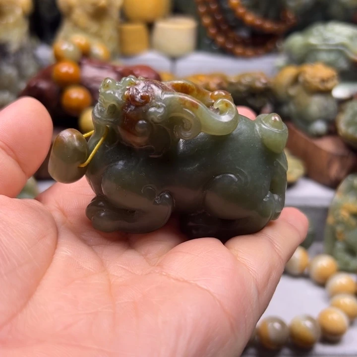 岫岩河磨玉（透闪石质玉）未镶嵌把件