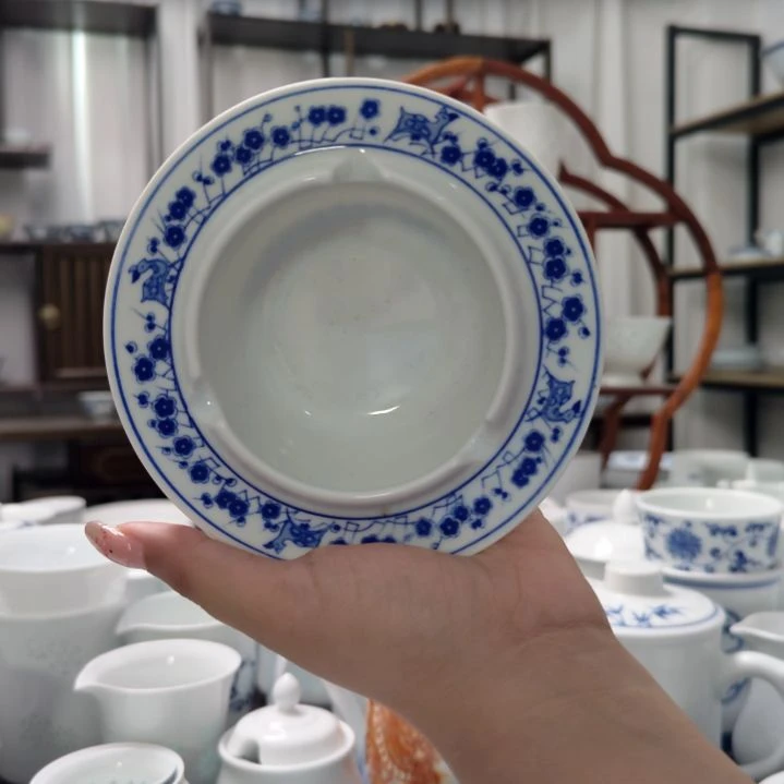 瓷双鹿烟灰缸一个景德镇