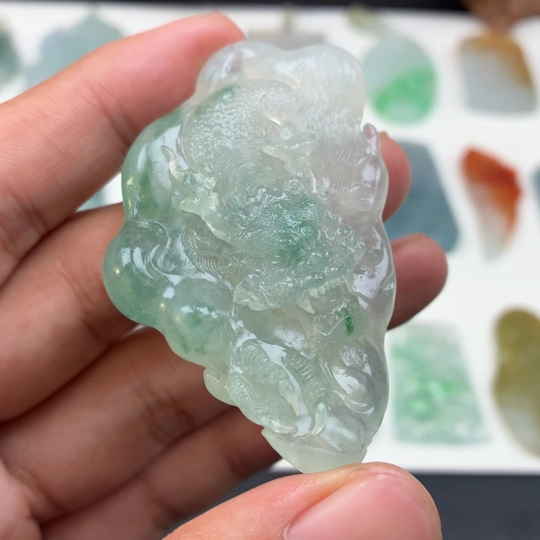 定制翡翠未镶嵌龙行天下