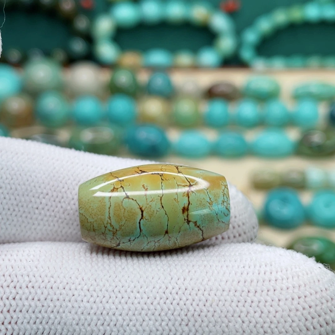 绿松石未镶嵌颈饰