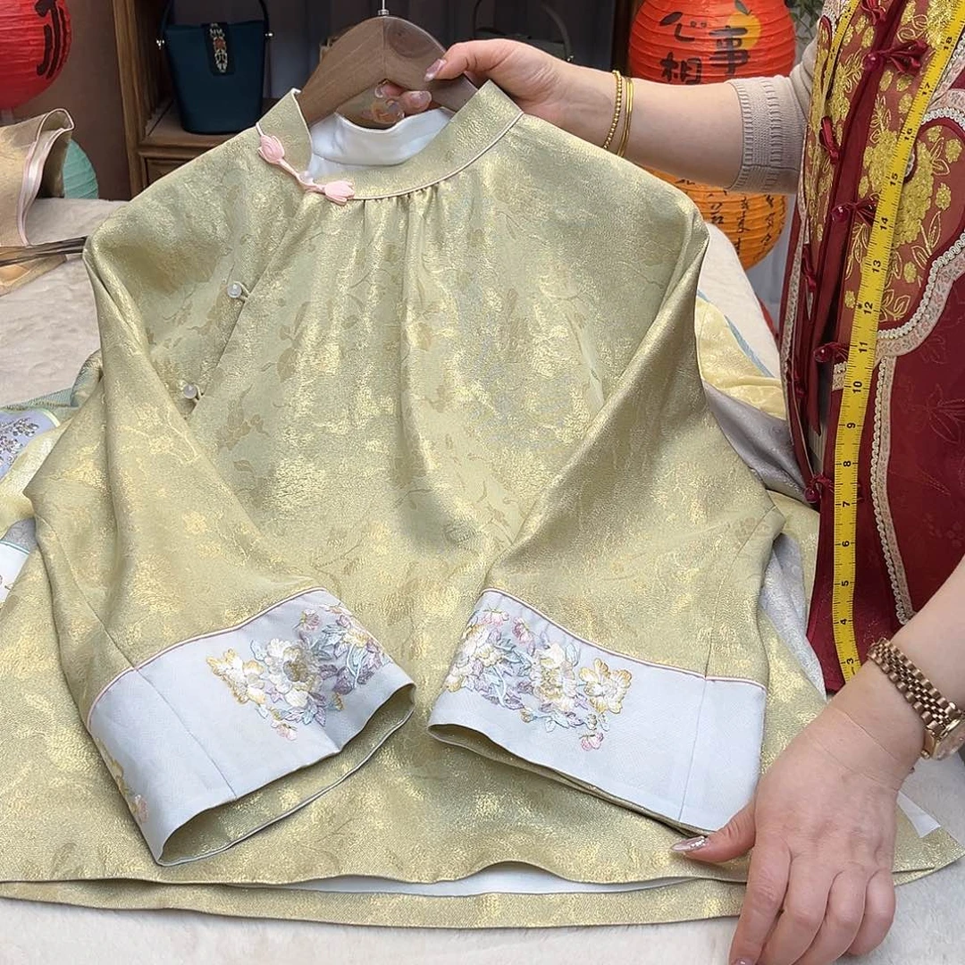 刺绣罗衣带绣口花成衣胸围104