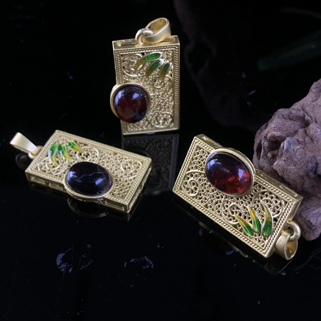 MT2801-琥珀血翳珀吊坠-配绳-多样性发其一