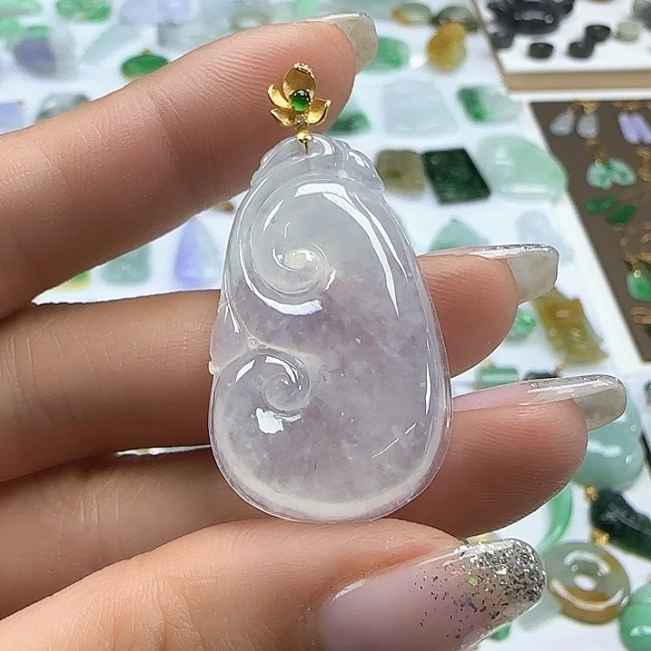 翡翠颈饰未镶嵌白冰如意