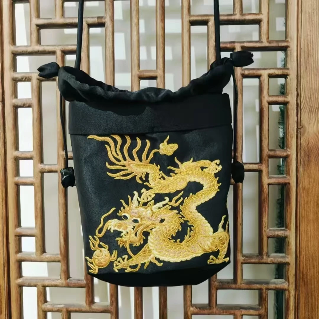 凤徕兮私人定制黑色光板底金龙刺绣系绳肩带包包 ( LB008-20)